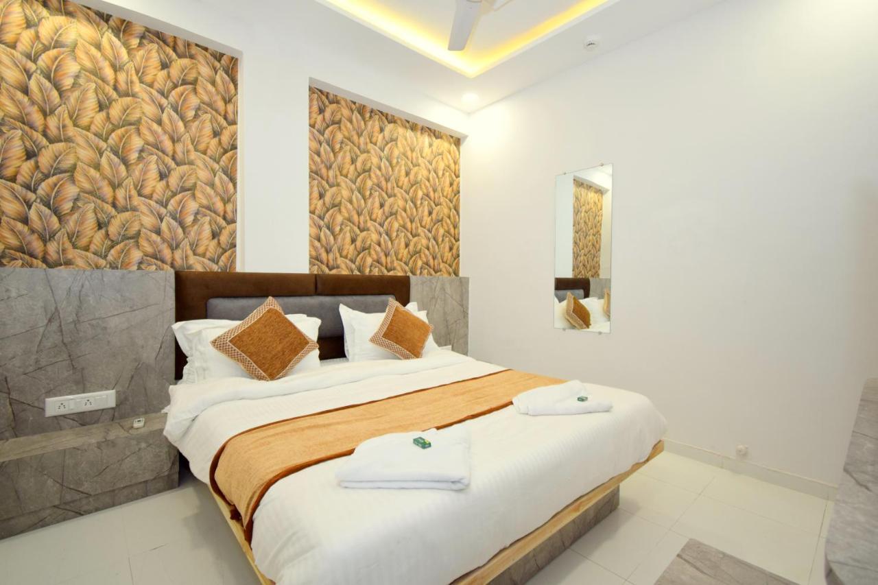 Hotel A1 Vastrapur Ahmedabad Buitenkant foto