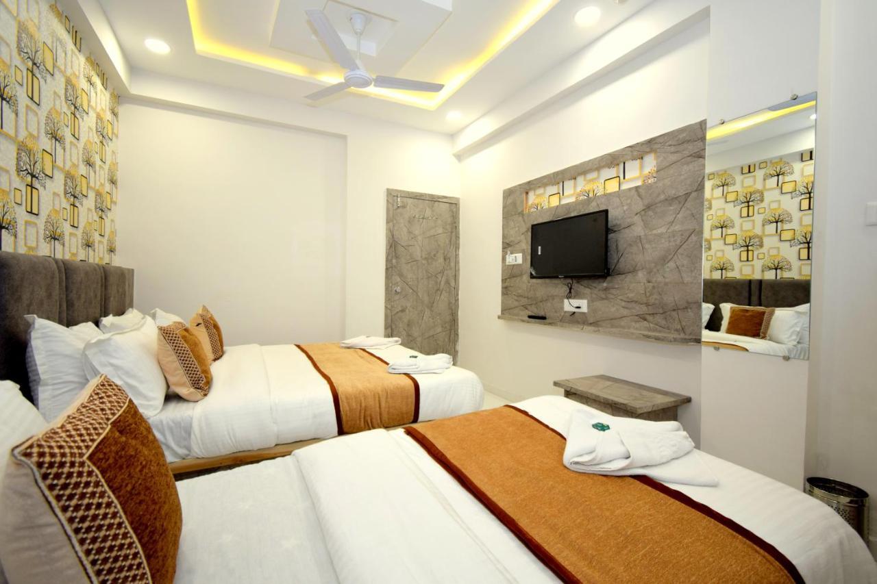 Hotel A1 Vastrapur Ahmedabad Buitenkant foto