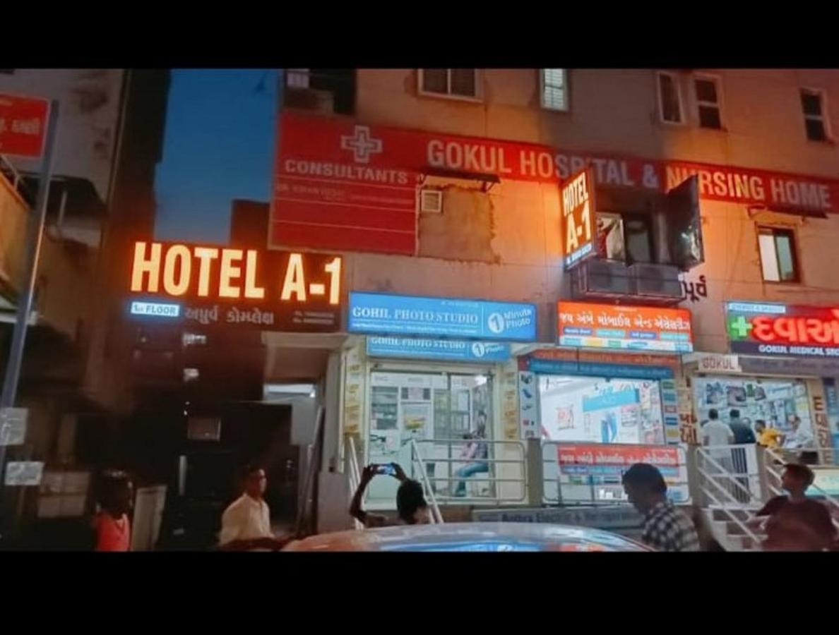 Hotel A1 Vastrapur Ahmedabad Buitenkant foto