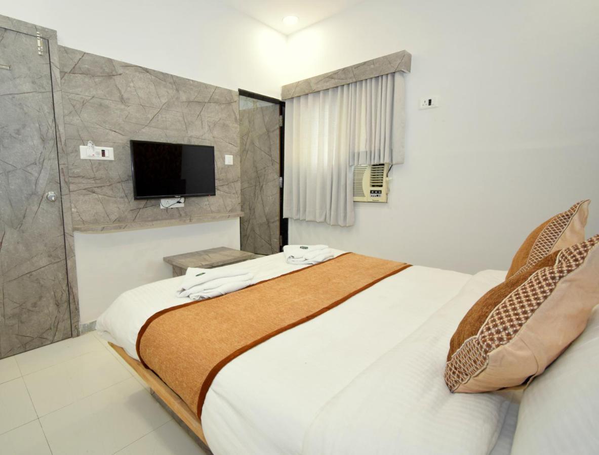 Hotel A1 Vastrapur Ahmedabad Buitenkant foto