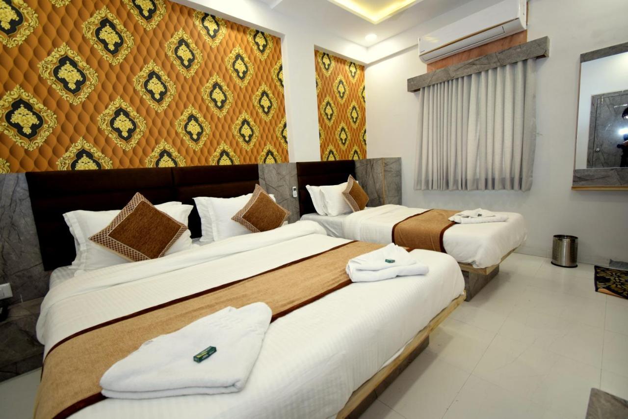 Hotel A1 Vastrapur Ahmedabad Buitenkant foto