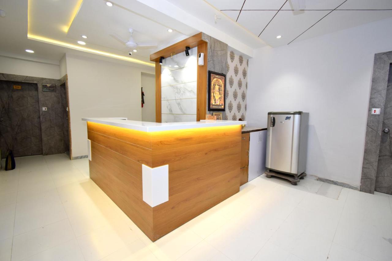Hotel A1 Vastrapur Ahmedabad Buitenkant foto