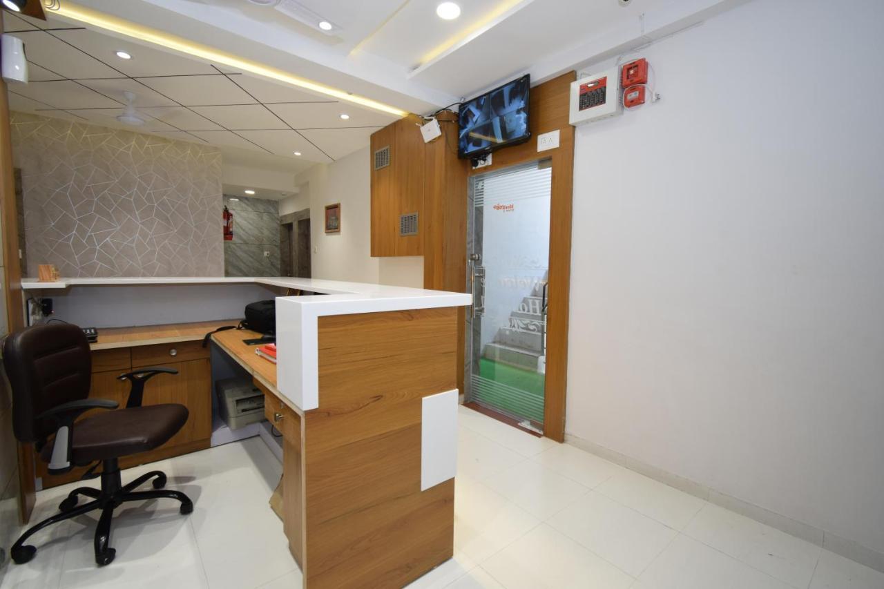 Hotel A1 Vastrapur Ahmedabad Buitenkant foto
