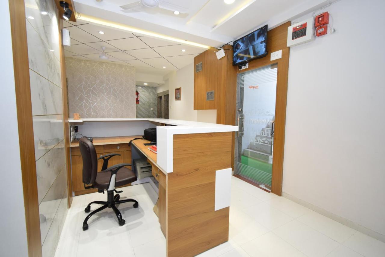 Hotel A1 Vastrapur Ahmedabad Buitenkant foto