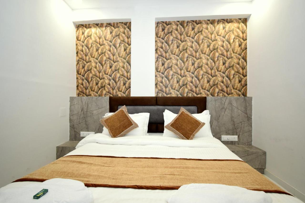 Hotel A1 Vastrapur Ahmedabad Buitenkant foto