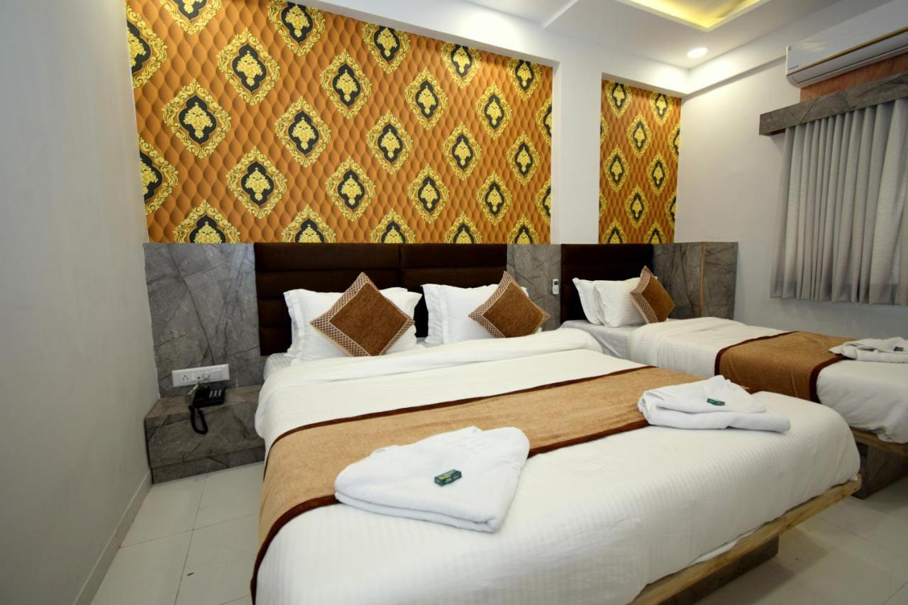 Hotel A1 Vastrapur Ahmedabad Buitenkant foto