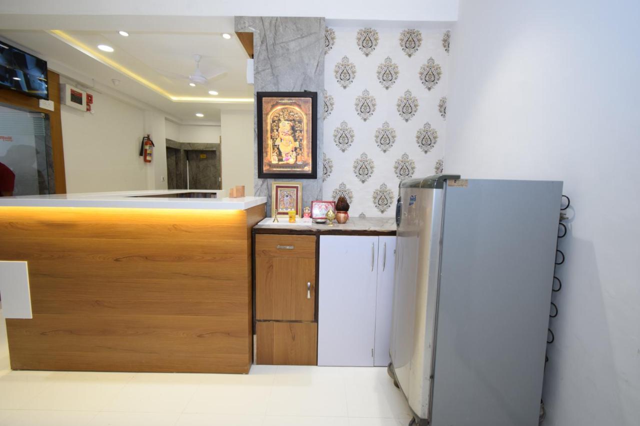 Hotel A1 Vastrapur Ahmedabad Buitenkant foto